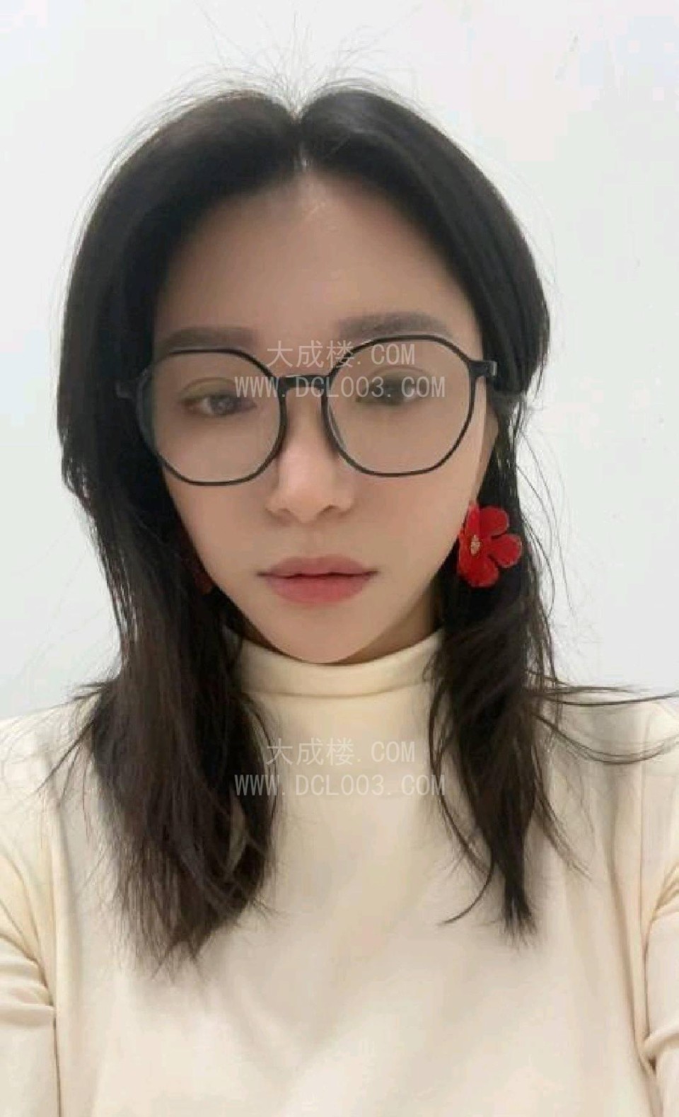 杭州戴眼镜的大胸少妇