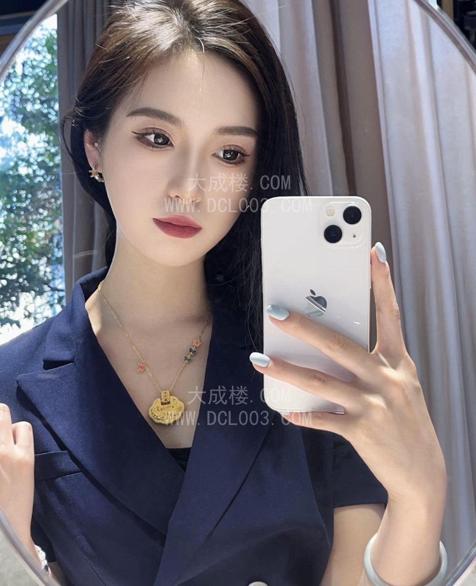 朝阳反差大胸妹身材性感