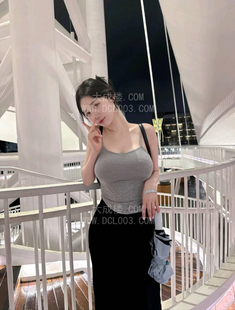 白云白得发光的细支硕果小妹妹