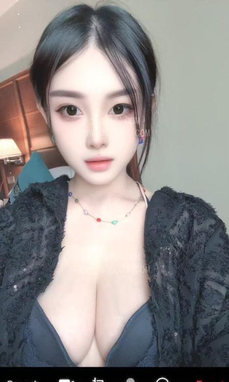 南山三点粉大胸秀秀
