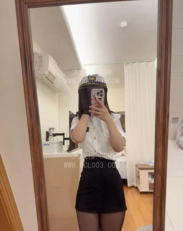 龙华制服美臀笑笑