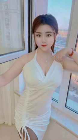 南京南站唯美清新大胸妹