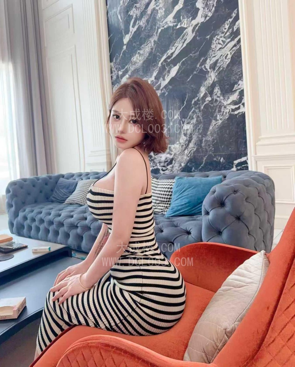 松江短发高挑大胸妹子