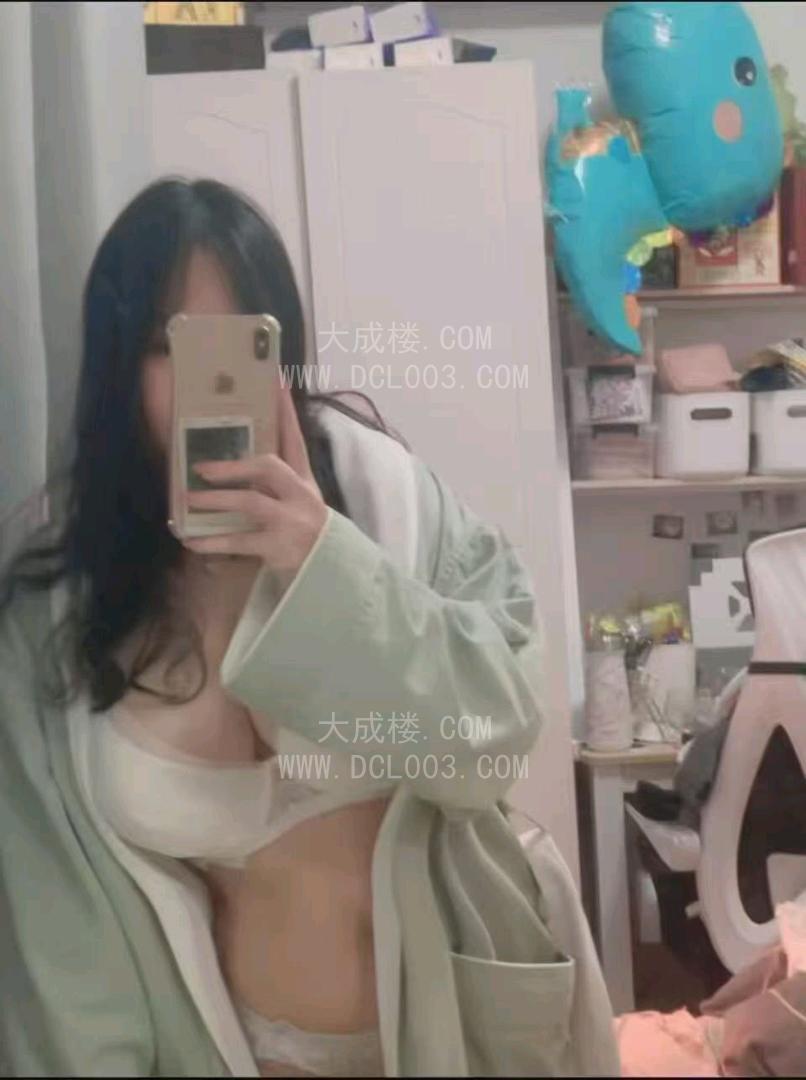 宝安大胸嫩模小花